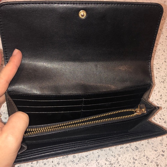 MARC JACOBS Saffiano Leather Zip Wallet - Picture 2 of 4